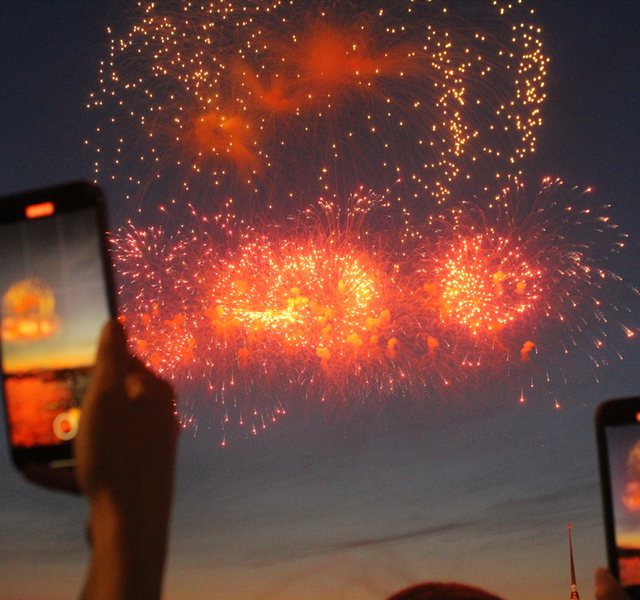 Как фотографировать салют?